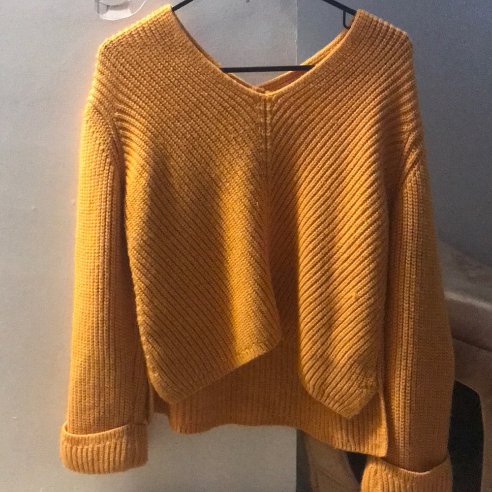 Mango V-neck cropped sweater size XS